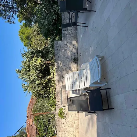 Holiday home Bozo Zrnovo